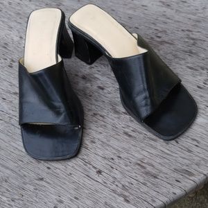 5 for $25.Dress Barn Leather slip on wedges Sz 8.5